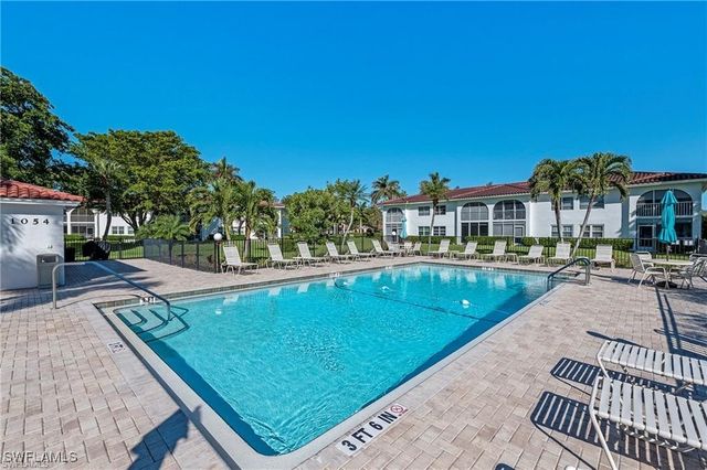 1055 Forest Lakes DR E209, Naples, FL 34105