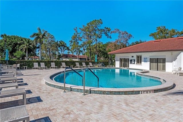 1055 Forest Lakes DR E209, Naples, FL 34105