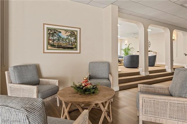 1055 Forest Lakes DR E209, Naples, FL 34105