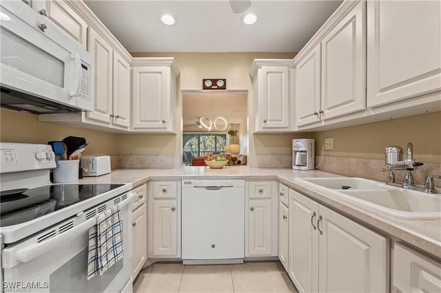 1055 Forest Lakes DR E209, Naples, FL 34105