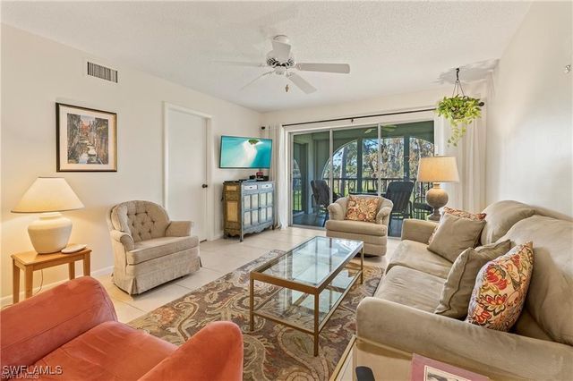 1055 Forest Lakes DR E209, Naples, FL 34105