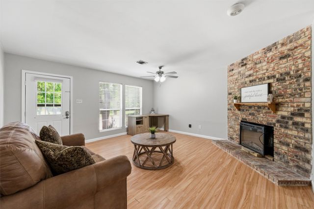 107 Churchill Lane, Euless, TX 76039