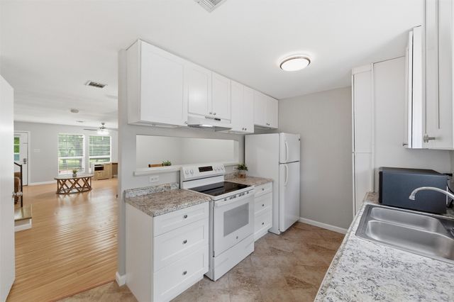 107 Churchill Lane, Euless, TX 76039