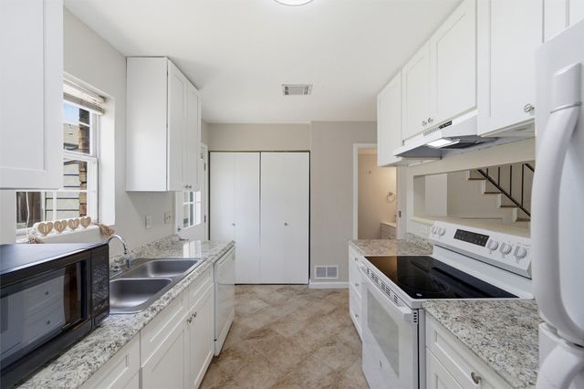 107 Churchill Lane, Euless, TX 76039