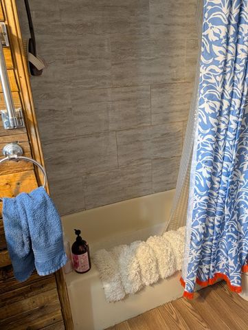 20 Fiske Place, Claremont, NH 03743