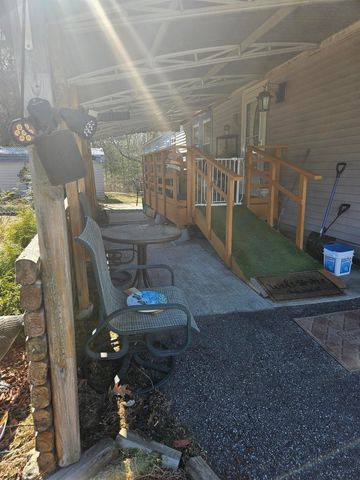 20 Fiske Place, Claremont, NH 03743