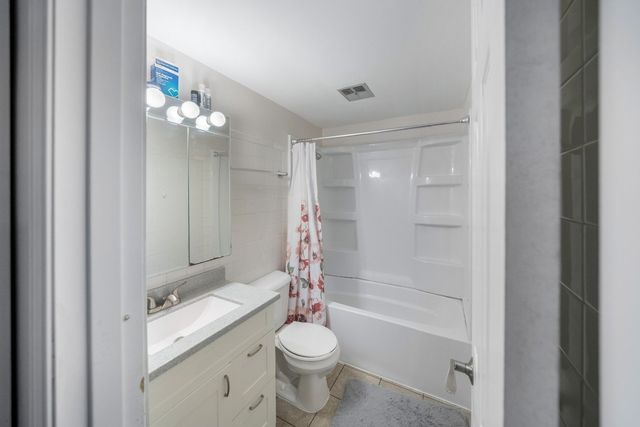 1460 Fairlane Drive 307, Schaumburg, IL 60193