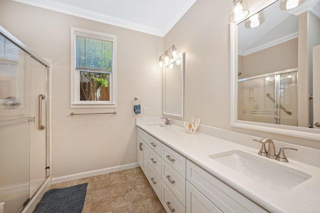 4075 Coldwater Dr, Rocklin, CA 95765