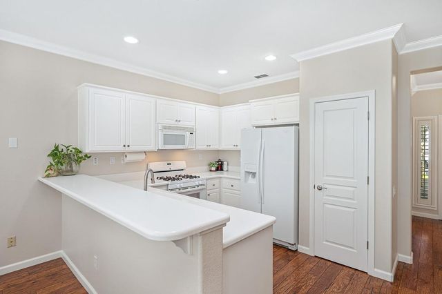 4075 Coldwater Dr, Rocklin, CA 95765