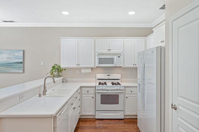4075 Coldwater Dr, Rocklin, CA 95765