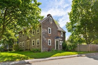 25 Poplar Street, Gloucester, MA 01930
