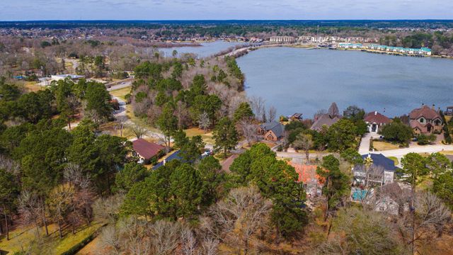 73 La Jolla Circle, Montgomery, TX 77356