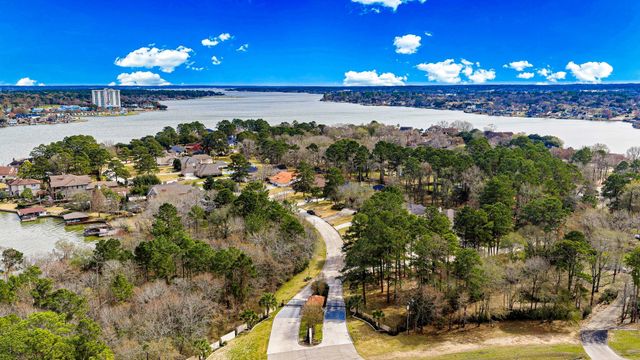 73 La Jolla Circle, Montgomery, TX 77356