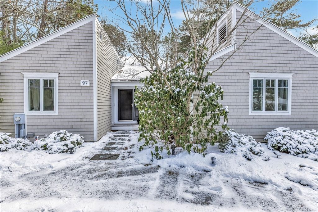97 Walton Heath Way, Mashpee, MA 02649