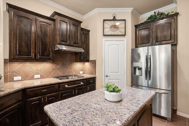 2943 Trail Lake Drive, Grand Prairie, TX 75054