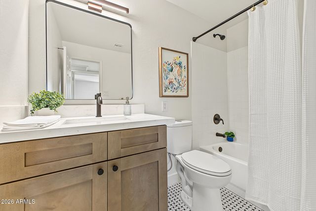14008 N 37th Place, Phoenix, AZ 85032