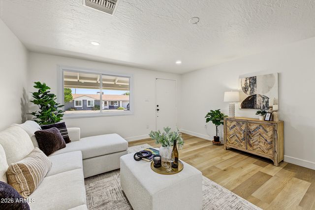 14008 N 37th Place, Phoenix, AZ 85032