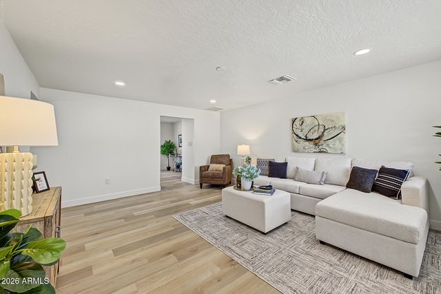 14008 N 37th Place, Phoenix, AZ 85032
