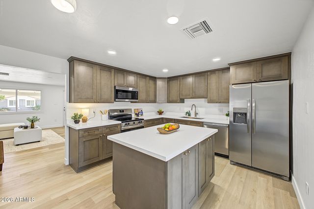 14008 N 37th Place, Phoenix, AZ 85032