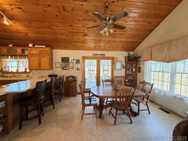 24751 S 200 Road, Henryetta, OK 74437