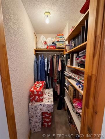 24751 S 200 Road, Henryetta, OK 74437