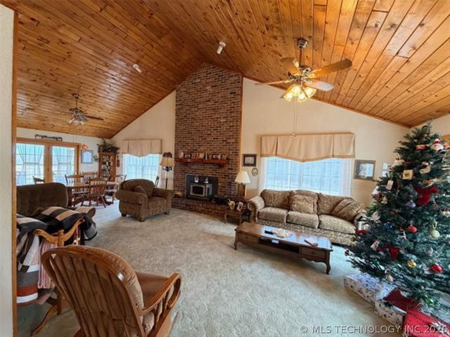 24751 S 200 Road, Henryetta, OK 74437