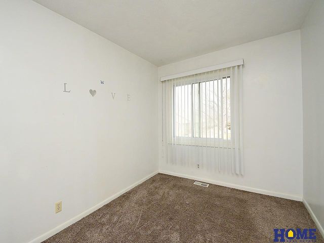 271 Parkside Lane, Lincoln, NE 68521