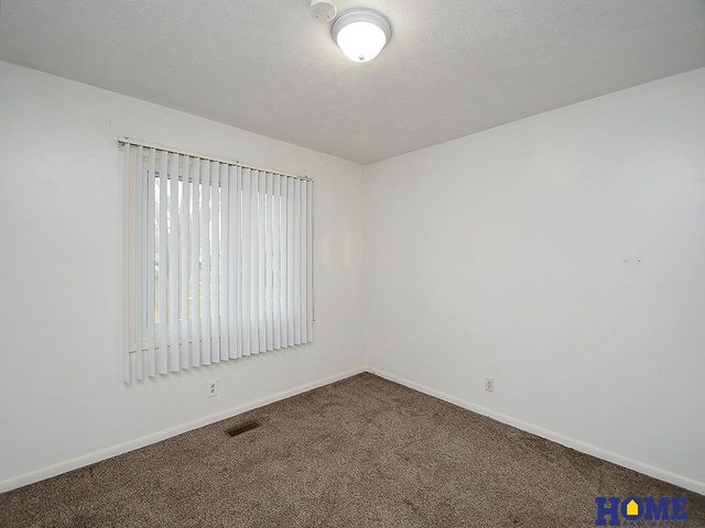 271 Parkside Lane, Lincoln, NE 68521