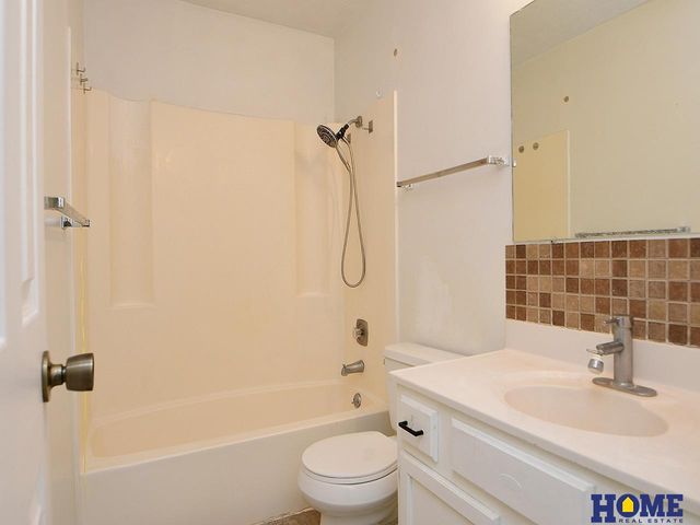 271 Parkside Lane, Lincoln, NE 68521