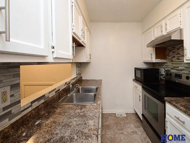 271 Parkside Lane, Lincoln, NE 68521