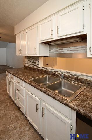 271 Parkside Lane, Lincoln, NE 68521