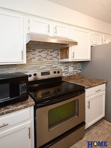 271 Parkside Lane, Lincoln, NE 68521