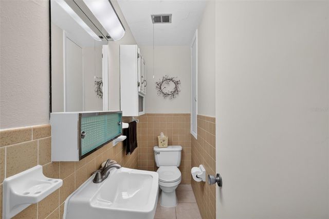 445 S GRANDVIEW STREET 8, Mount Dora, FL 32757