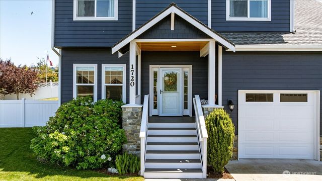 1720 SW Waterside Court, Oak Harbor, WA 98277