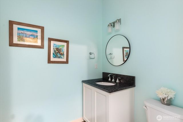 1720 SW Waterside Court, Oak Harbor, WA 98277