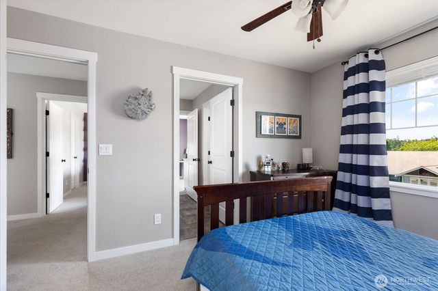 1720 SW Waterside Court, Oak Harbor, WA 98277