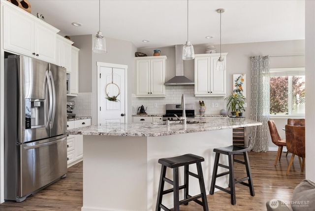 1720 SW Waterside Court, Oak Harbor, WA 98277