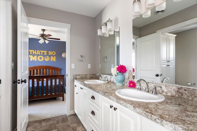 1720 SW Waterside Court, Oak Harbor, WA 98277