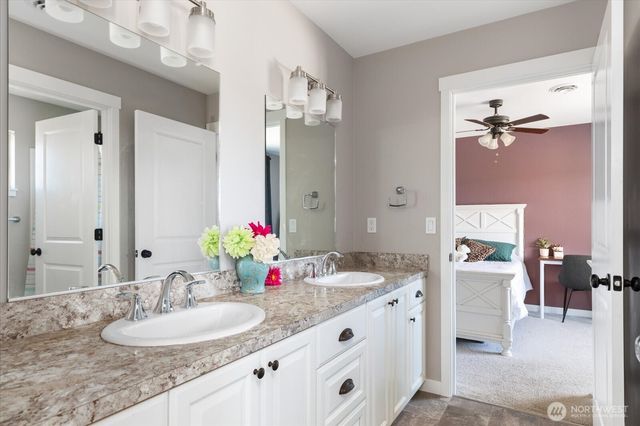 1720 SW Waterside Court, Oak Harbor, WA 98277