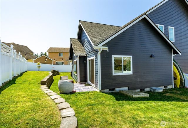 1720 SW Waterside Court, Oak Harbor, WA 98277