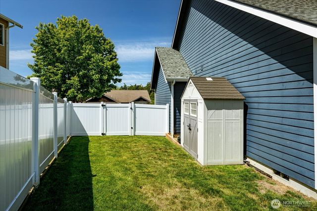 1720 SW Waterside Court, Oak Harbor, WA 98277