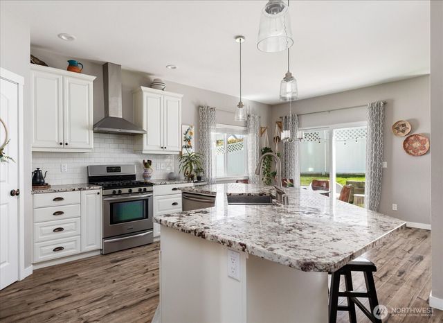 1720 SW Waterside Court, Oak Harbor, WA 98277