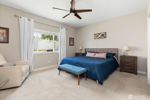 1720 SW Waterside Court, Oak Harbor, WA 98277