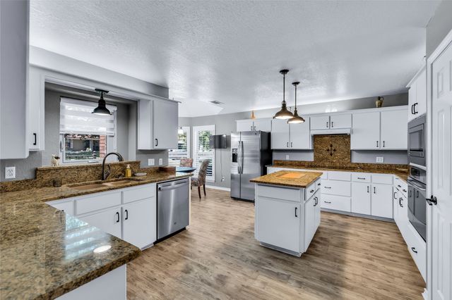 321 Timberlake Drive, Azle, TX 76020