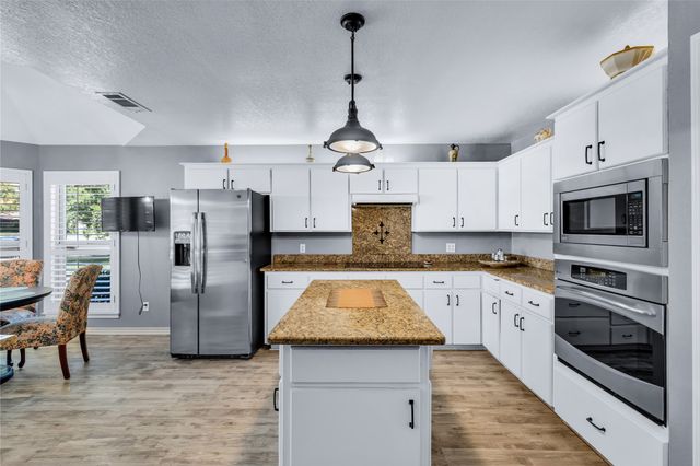 321 Timberlake Drive, Azle, TX 76020