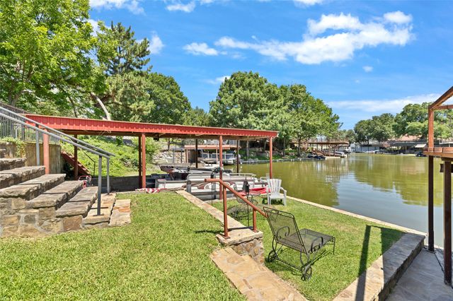 321 Timberlake Drive, Azle, TX 76020