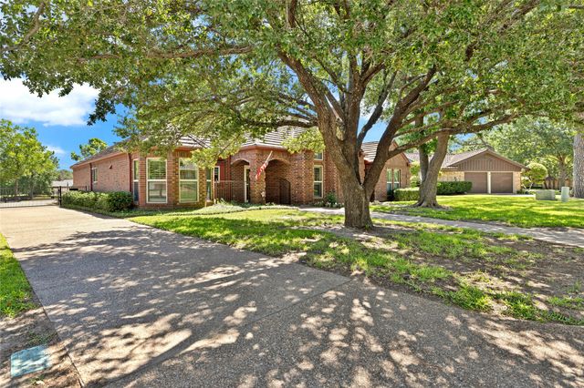 321 Timberlake Drive, Azle, TX 76020