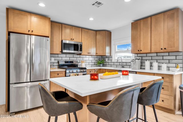 8 Rio Court, Toms River, NJ 08757