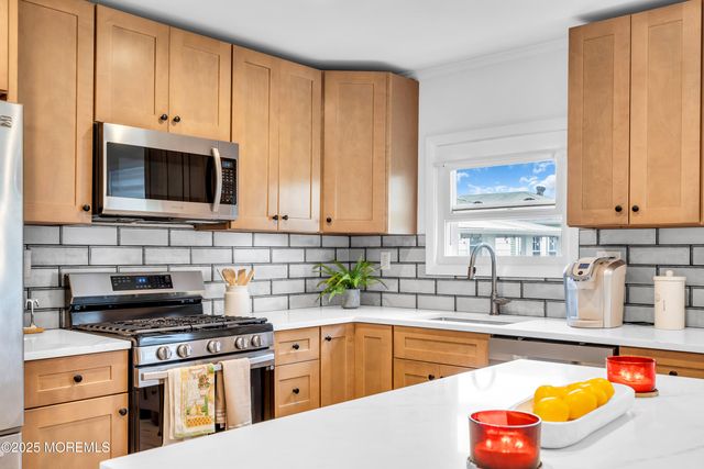 8 Rio Court, Toms River, NJ 08757