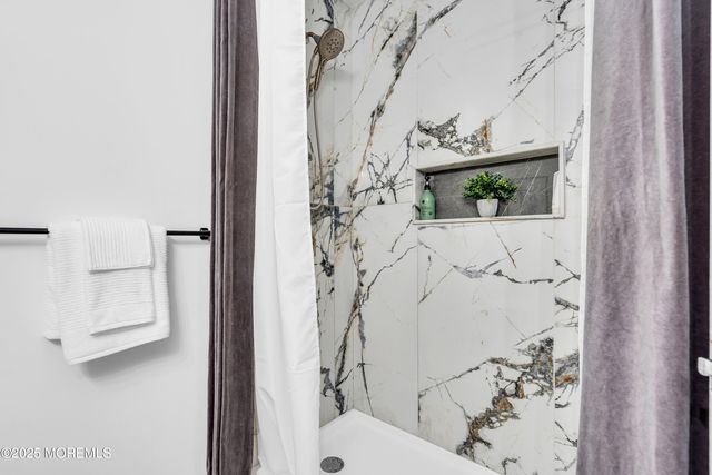 8 Rio Court, Toms River, NJ 08757